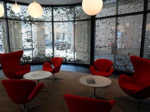 PerfoART® Loch- und Prägeblech kombiniert, als Fassade für eine Filiale der Sparkasse in Krefeld
